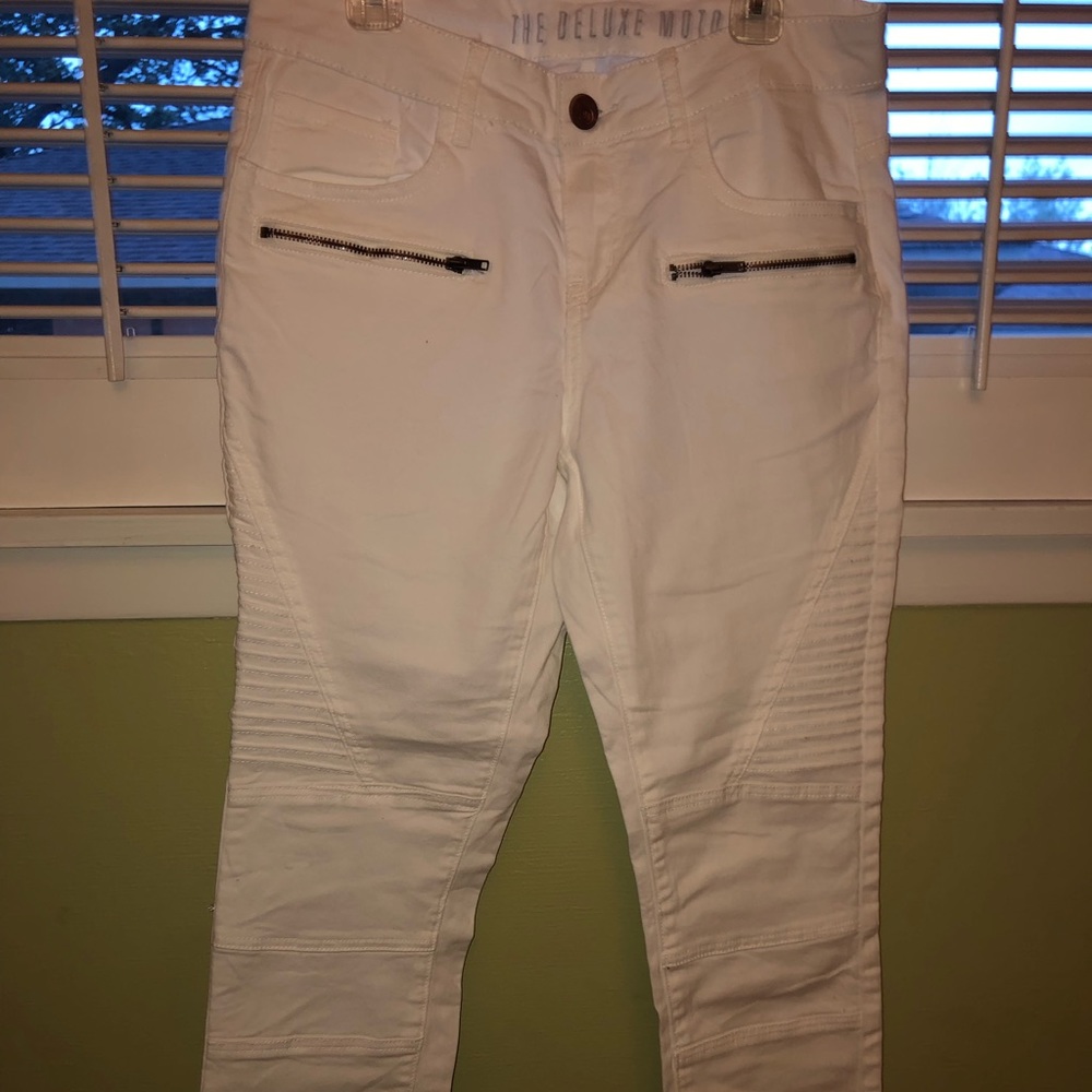 White trendy jeans NWOT